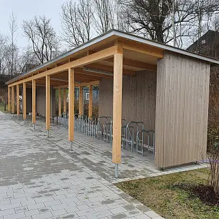 Holzfassaden in vielfältiger Ausführung