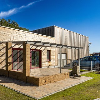 Holzfassaden in vielfältiger Ausführung